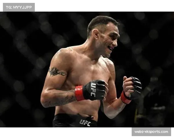 “夜魔”弗格森标志性战术 抱摔与上位肘击的经典组合