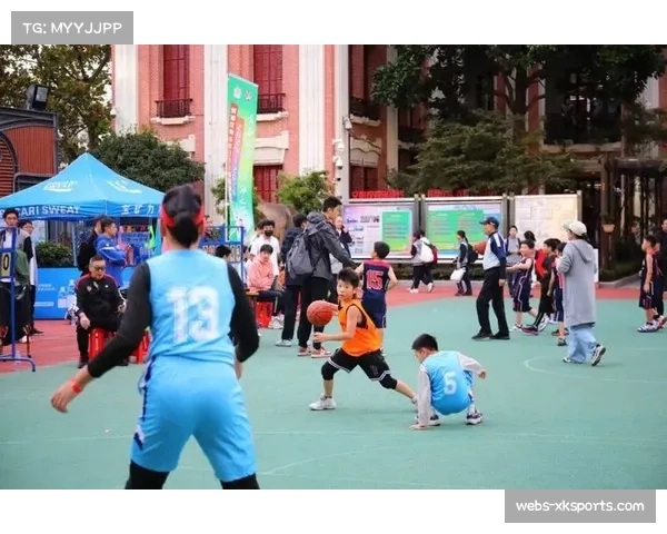 啦啦队表演与烟花秀丰富乡镇篮球赛事体验