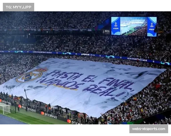 图卢兹球迷展示巨幅TIFO，声援球队保级战